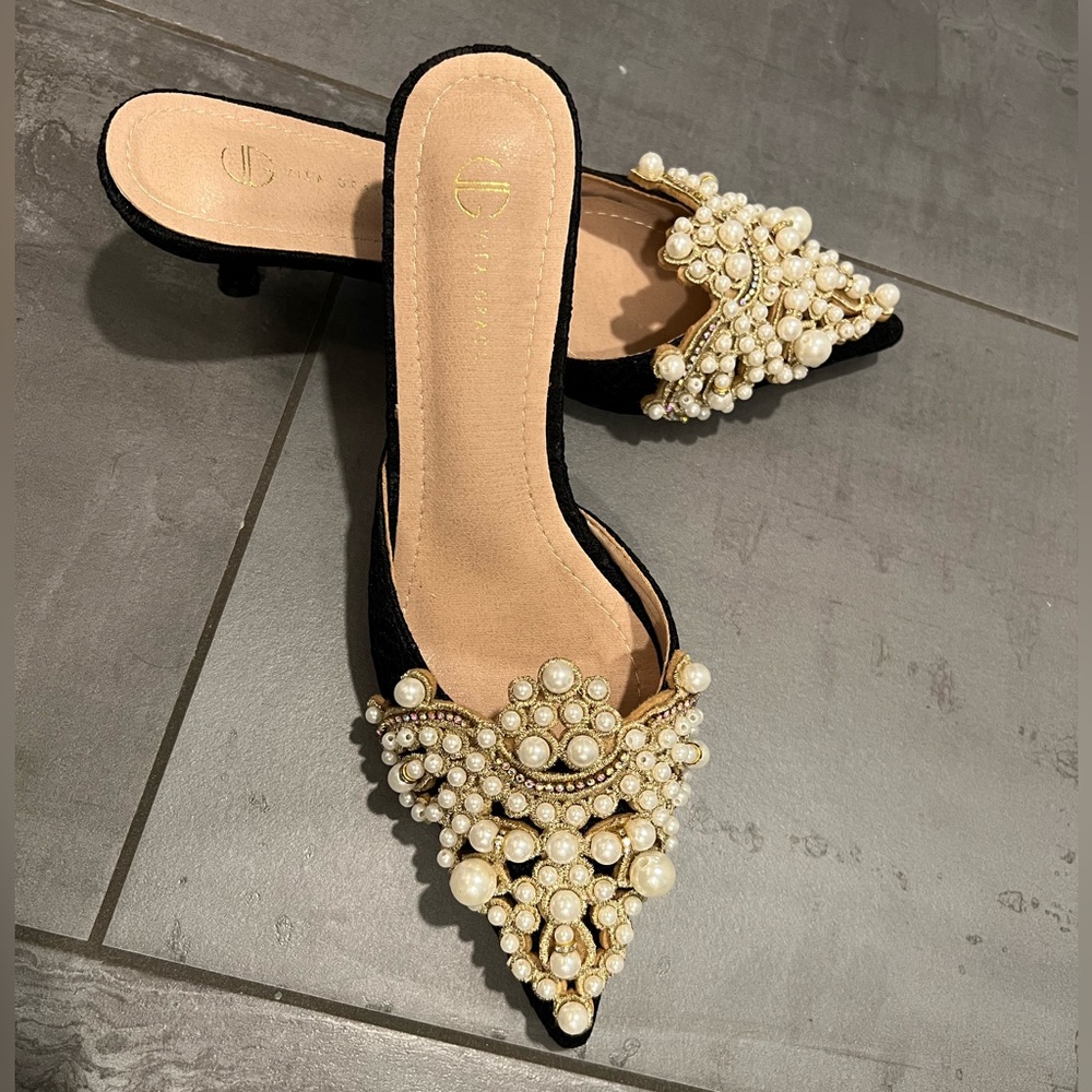 NEW Vita Grace Valentina Pearl Embellished Black Lace Kitten Heels Beaded Shoes